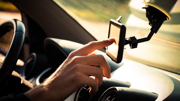 Jak wybrać i zaimplementować system monitoringu floty GPS?